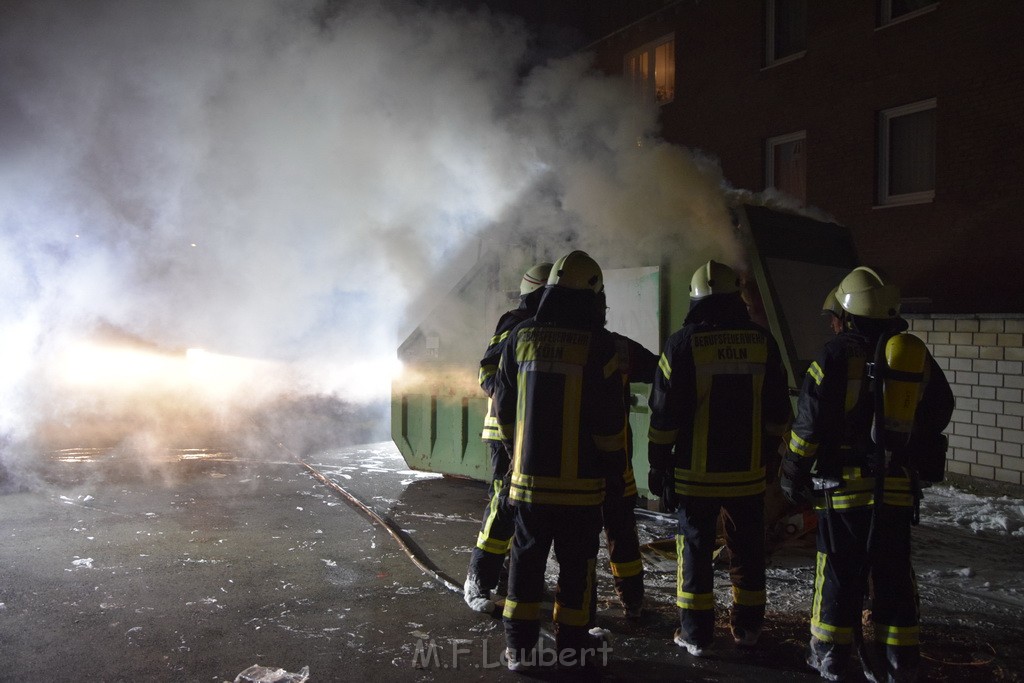 Feuer Papp Presscontainer Koeln Hoehenberg Bochumerstr P208.JPG - Miklos Laubert